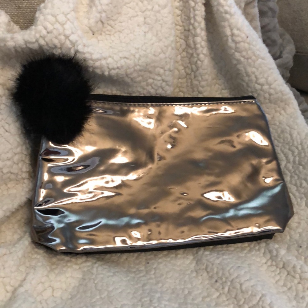 ❤️Special❤️ Nordstrom Metallic Clutch/ Make-Up w/PomPom Zip Pull